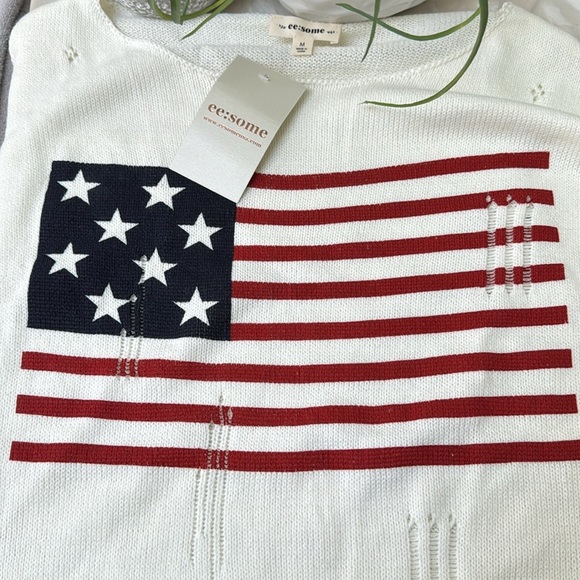 NWT Ivory Distressed American Flag Lightweight Long Sleeve Sweater - Picture 3 of 6